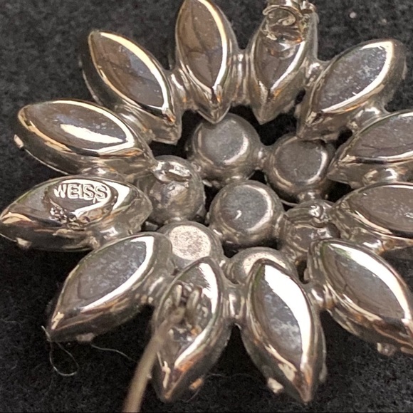 Weiss Vintage rhinestone pin - Picture 6 of 8